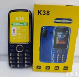 K38 mobilni telefon sa velikim tasterima, srpskim menijem i dodatnim LED svetlom.