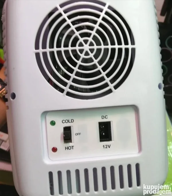Mini frižider 12V za auto 4L