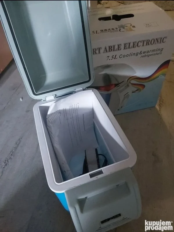 Mini frižider 12V za auto 4L