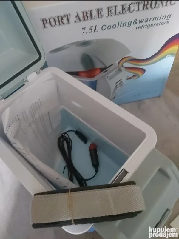 Mini frižider 12V za auto 4L