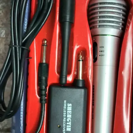Bežični mikrofon sa pojačivačem i kompletnom opremom – Lux Shop