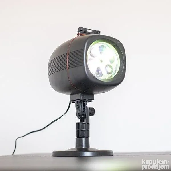 Novogodišnji projektor za dvorište – laserska dekoracija za fasadu