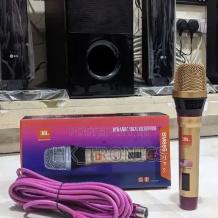 JBL 99S dinamički žični mikrofon sa XLR kablom od 5 metara, idealan za vokale i karaoke.