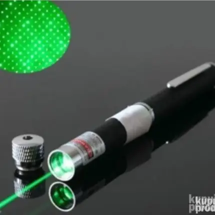 Ultra jak zeleni laser sa aluminijumskim kućištem i dodatkom za zvezdano nebo, vidljivim zelenim snopom.