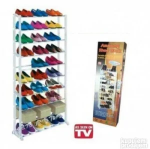 Stalak–cipelarnik sa više nivoa u beloj boji, postavljen sa uredno složenim parovima cipela i patika.