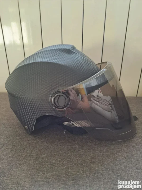 atestirana kaciga za motor skuter trotinet