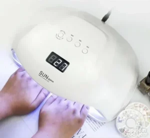 UV/LED lampa za nokte SUN X Plus 72W sa digitalnim displejom i prostranim dizajnom za sušenje obe ruke istovremeno.