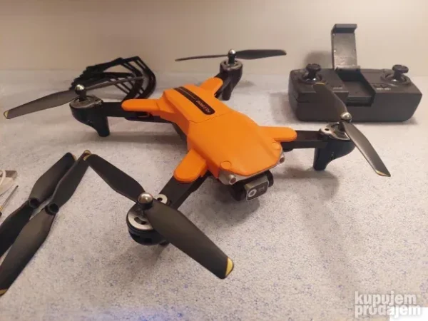 Dron 818 AE5 sa 4K kamerom i dve baterije